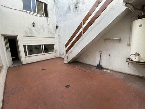Venta - Casa - Monte Castro - Apto Credito - Lote Propio - 6 Ambientes - Cochera - Permuta