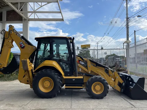 Retroexcavadora Caterpillar 420f2it Modelo 2018. Pajarita