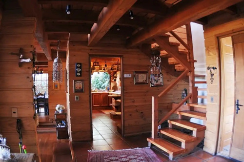 Espectacular Casa Con Bajada Privada Al Rio Coburgua.