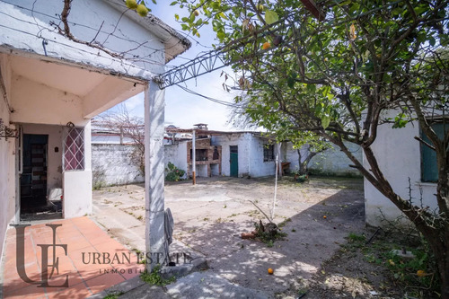 Venta Casa 2 Dormitorios + Apartamento De Servicio, En Pando