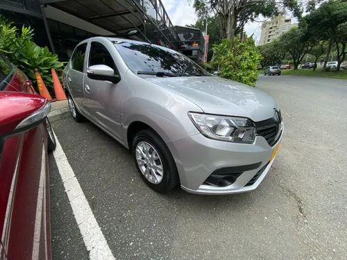 Renault Logan 1.6 Live+ Plus Mt 2024