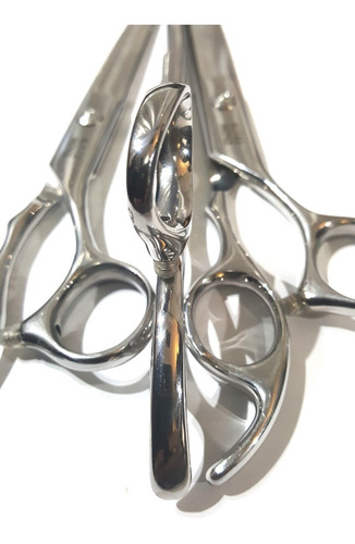 Imagen 6 de 9 de Tijera Profesional Kai Plateadas 7 Pulgadas Ó 8 Pulgadas