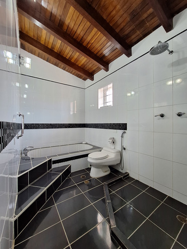 Se Vende Casa 435m2 7h/5b/4p Charallave Country Club