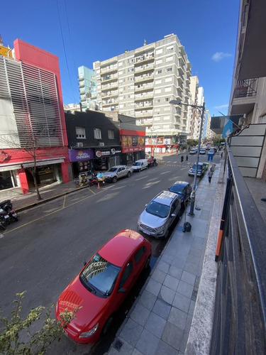 Imagen 7 de 17 de 3 Ambientes C/ Balcon A La Calle, Dependencia Y Patio Intern
