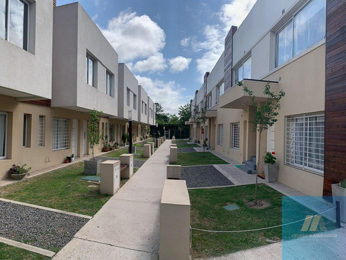 Imagen 2 de 9 de Venta Duplex En Complejo