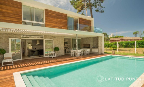 Imagen 2 de 17 de Residencia En Barrio Privado
