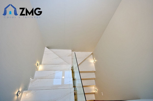 Casa De Lujo En Punto Sur Este #56, Con Roof Garden, Recorri