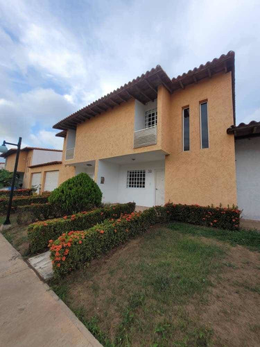 Imagen 2 de 11 de Townhouse Tierras Del Sol Isla Margarita