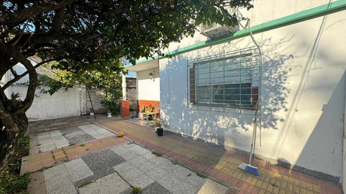 Casa En Venta De 3 Ambientes En Lanus Este