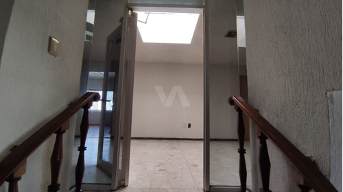 Imagen 11 de 30 de Casa En Renta De 3 Plantas Ideal Para Oficinas En Colonia Re