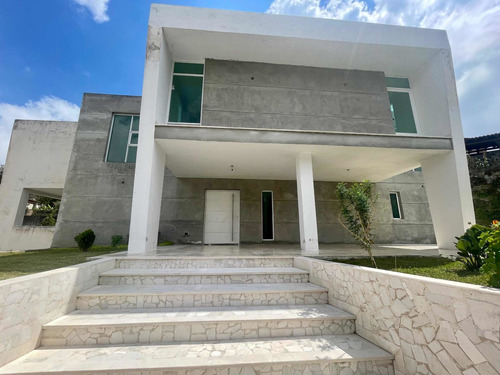 Espectacular Quinta En Venta. Urbanización Parque El Retiro. San Antonio De Los Altos. Eh