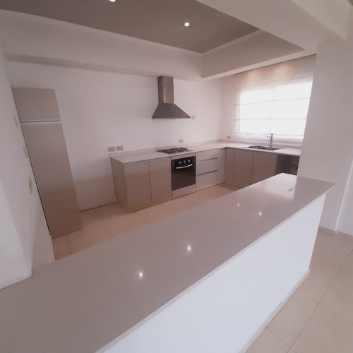 Venta Departamento De 5 Ambientes En Barrio Buenos Aires Village