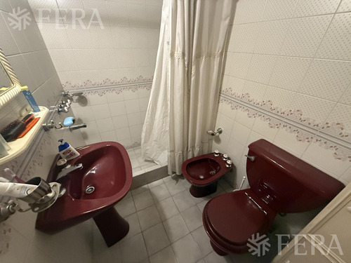 Venta Casa 3 Ambientes Con Cochera Y Jardín En Quilmes