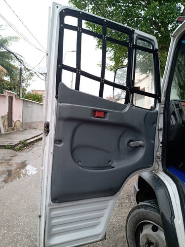 Imagem 14 de 15 de Mercedes Bens 710 2005