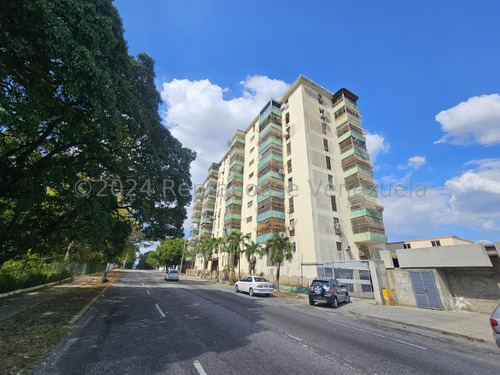 Kl Vende Amplio E Iluminado Apartamento En La Urb. Bararida #24-14850