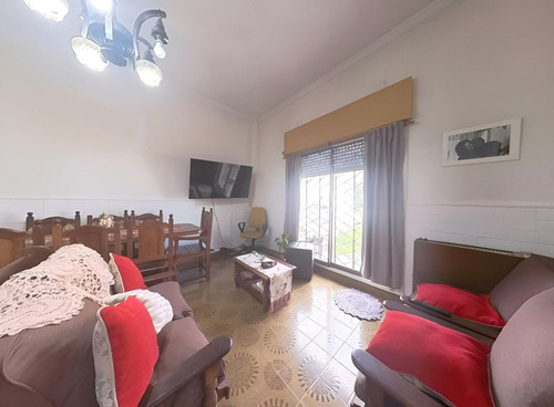 Casa De 4 Ambientes + Departamento Venta Ituzaingo