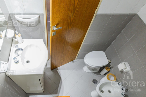 Venta Departamento De 2 Dormitorios Con Cochera En La Plata.