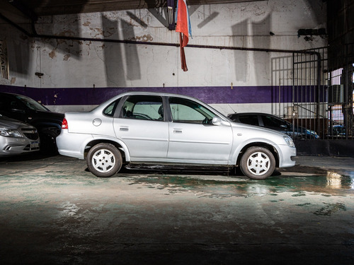 Imagen 7 de 15 de Chevrolet Classic Ls Aa+dir