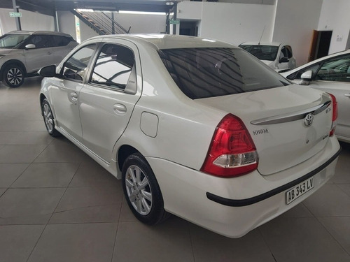Imagen 3 de 15 de Toyota Etios 2017 1.5 Sedan Xls