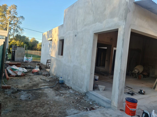 Casa En Venta En Construcción En La Plata