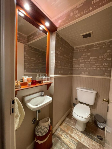 La Rosa 347, Adrogué Chalet Distribuido En 2 Plantas, Sobre 3 Lotes