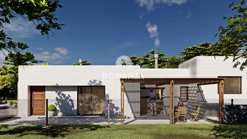 Próximamente, Casa En Venta A Estrenar De 2 Dormitorios, 2 Baños. Piriápolis, Punta Colorada. 