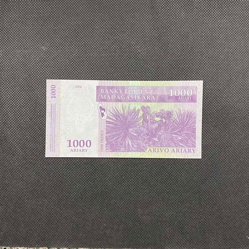 Imagen 3 de 4 de Madagascar - 1000 Ariary - Año 2004 - P #89