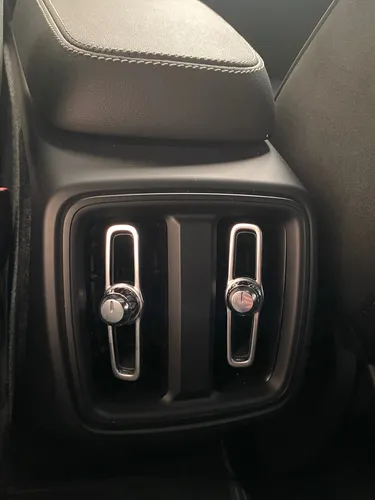 Volvo XC40 B5 Híbrida 2.0cc Turbo (264cv) 4x4 Rin 20”