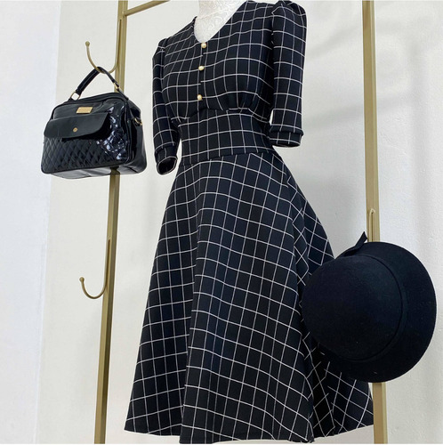 Imagem 5 de 9 de Vestido Midi Rodado Preto Xadrez Manga Princesa