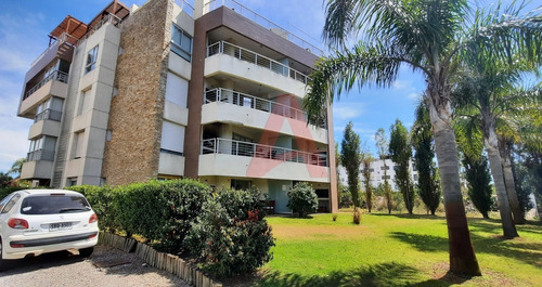 Barra De Carrasco Frente Al Mar - Planta Baja Con Gran Terraza Con Parrillero