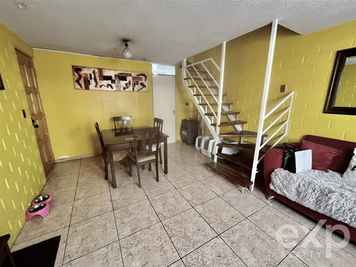 Casa En Venta De 2d, 1b Y Estacionamientos En Puente Alto