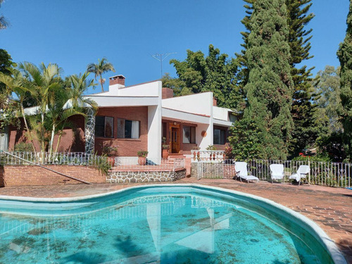 Casa Sola En Lomas De Atzingo, Cuernavaca, Morelos - Ber-1024-cs*