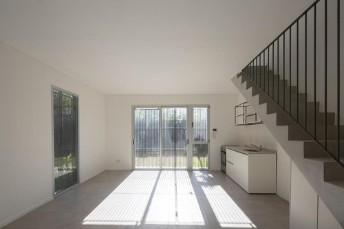 Imagen 21 de 24 de Duplex Casa 3 Amb A Estrenar - Castelar Norte Con Cochera Y Fondo