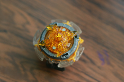 Beyblade Burts Trident Single Layer (Usado)