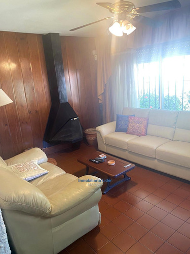 Imagen 4 de 23 de Casa De 3 Dormitorios Con Otra Casa Al Fondo Cw170973