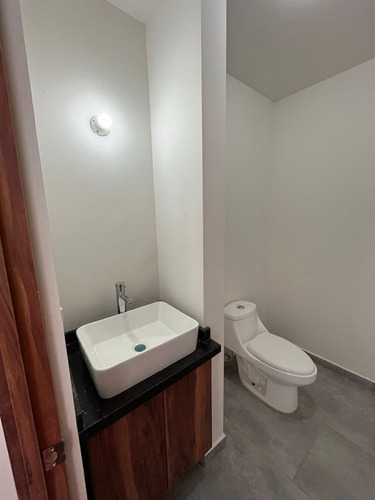 En Venta | Espectacular Casa En Privada Con Casa Club, Nuevo Refugio, Querétaro