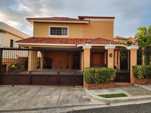 Vendo Casa En Residencial Colinas Del Oeste U$s450,000