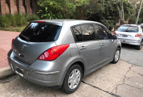 Imagen 4 de 9 de Nissan Tiida 1.8 Visia 5 P 2011