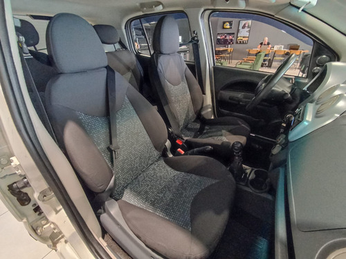Fiat Uno Uno Attractive 1.4 8V (Flex) 4p