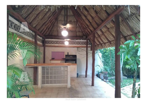 Casa En Venta, Estilo Clásico ,4 Recámaras En Residencial Campestre, Cancún