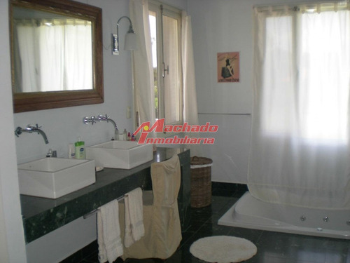 Casa En Punta Del Este, Pinares- Ref: 4359