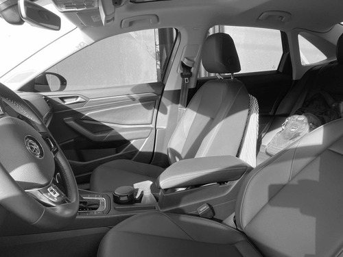 Imagem 4 de 7 de Volkswagen Jetta 2020 1.4 Comfortline 250 Tsi Flex Aut. 4p