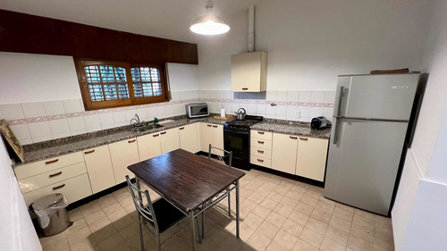 Chalet Ganesha . A Metros Del Lago Y A 3 Cuadras Del Centro , 9 Personas/ 6 Ambientes/ Pileta/ Calefaccion