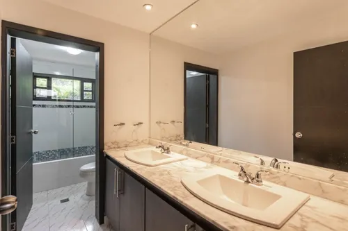 Casa En Venta En La Calera. Cod V12135
