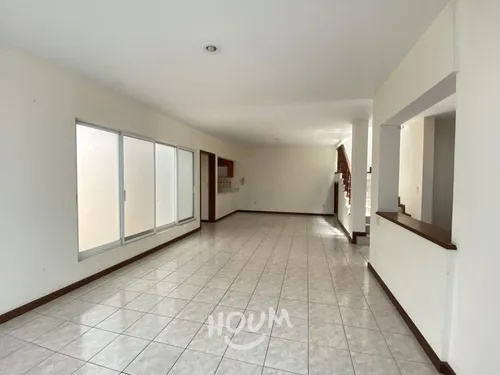 Casa En Jardín Real, Zapopan Con 4 Recámaras, 220 M², Id: 153696