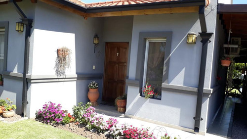 Venta Casa 4 Ambientes En La Candela Champagnat Pilar