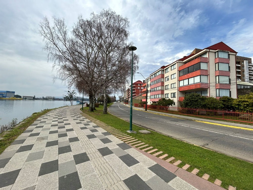 Frente Al Río A Pocas Cuadras De La Plaza