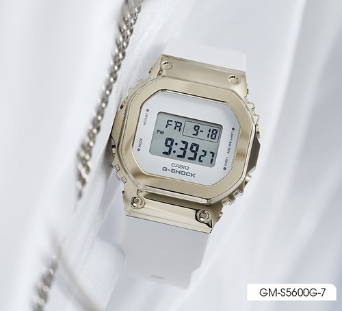 Reloj Casio Dama Gm-s5600g-7d G-shock Antigolpe Sumergible Color De La Malla Blanco Color Del Bisel Dorado Color Del Fondo Blanco