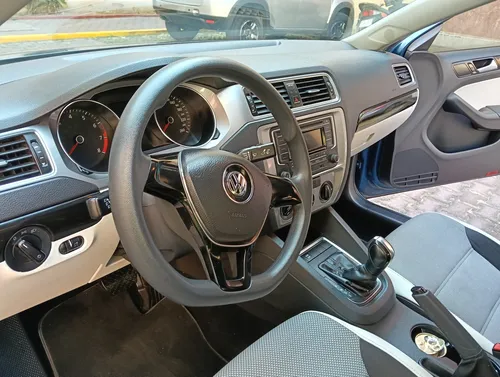 Volkswagen Jetta 2.0 Live At