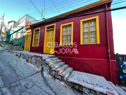 Casa En Venta De 13 Dorm. En Valparaíso
